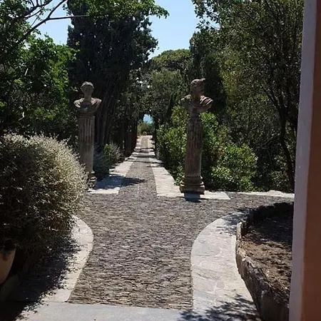 Isla Privada En De Ensueno Con 11 Dobles Con Bano Privado Y Piscina Cadaques