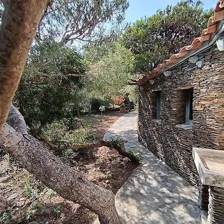 Isla Privada En De Ensueno Con 11 Dobles Con Bano Privado Y Piscina Cadaques